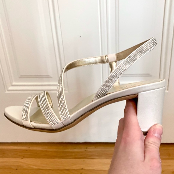Naturalizer White Crystal Block Heel Evening Sandal 7 Wide - Perfect for Bridal - Picture 6 of 9